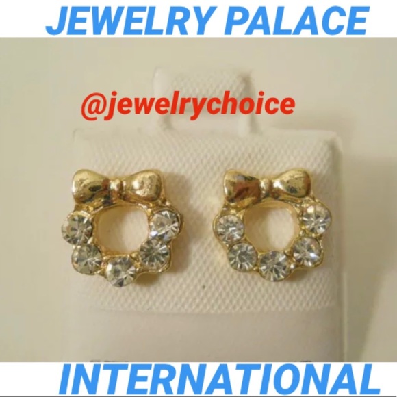 🆕Golden Tiny Wreath With Crystal Post Earrings. - Picture 1 of 8